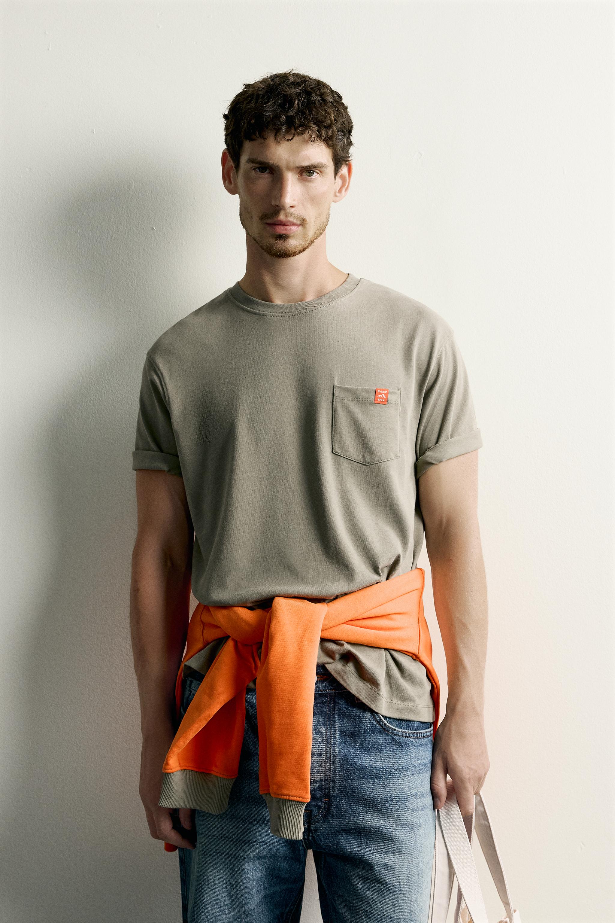 T-SHIRT REGULAR FIT À POCHE ÉTIQUETTE